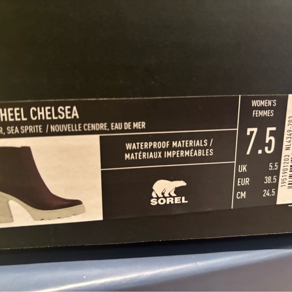 New with tags- Sorels - Picture 2 of 4